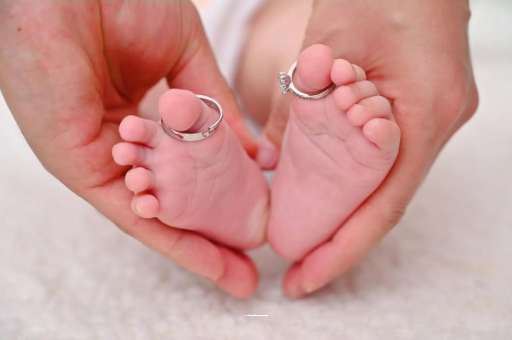 福州宝宝不抱就哭怎么办